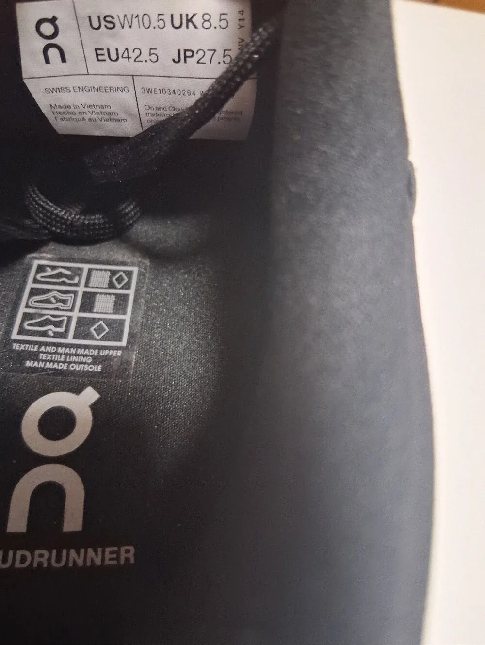 On Running leave smoke shoes